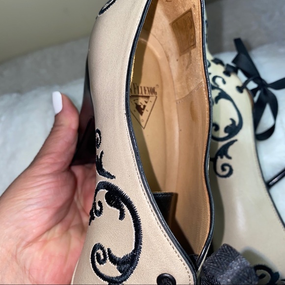 John Fluevog embroider close toe shoe size 7 1/2 - Picture 7 of 16